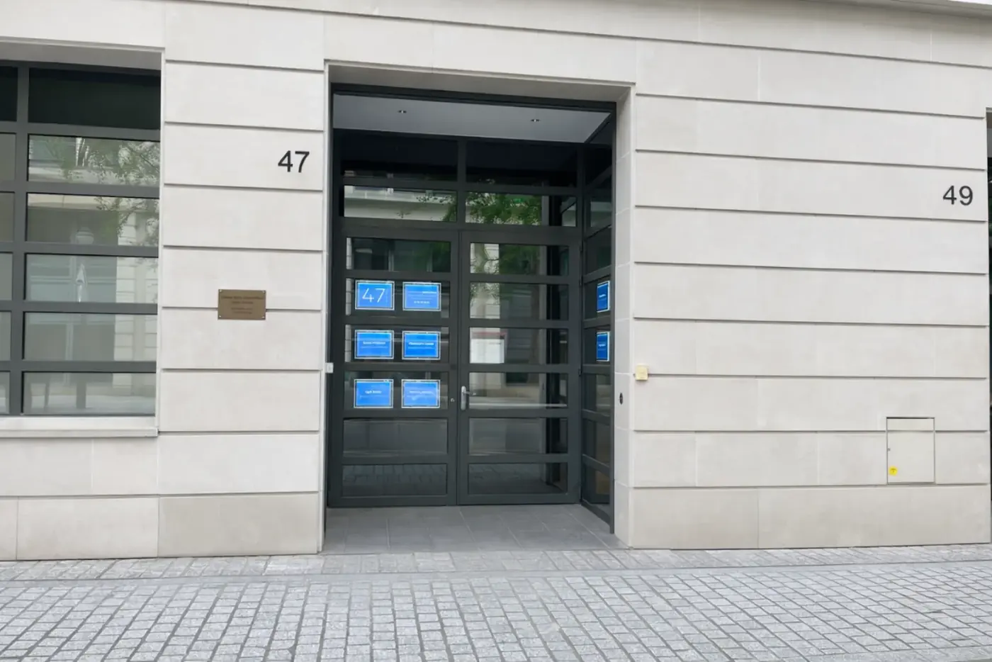 Entrée du Cabinet Dentaire 10 Prague — 10 Rue de Prague, 75012 Paris